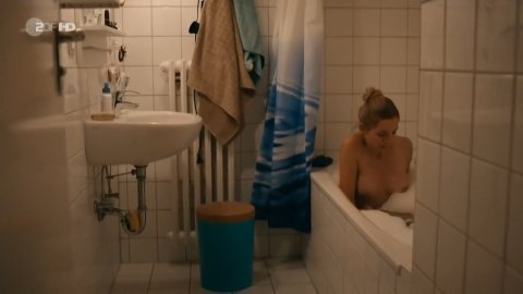 Annika Blendl - Fully Naked Scenes in Kommissarin Heller s01e02 (2014)